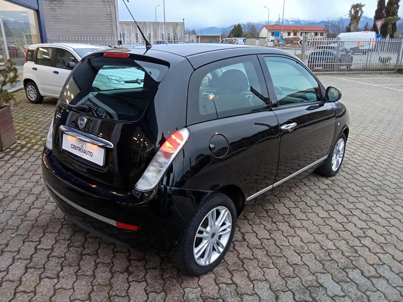 Lancia Ypsilon 1.2 69 CV Unyca