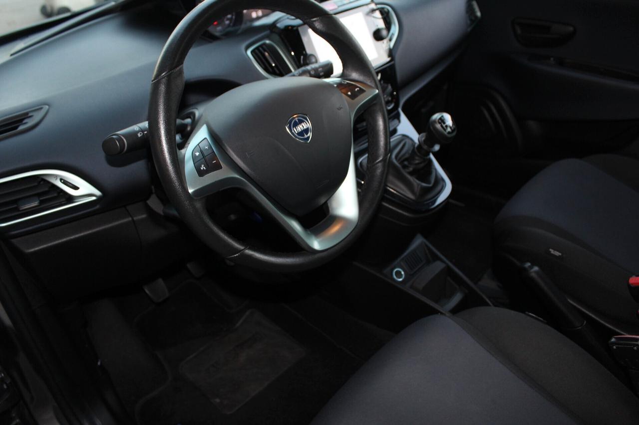 Lancia Ypsilon 1.0 Hybrid Gold