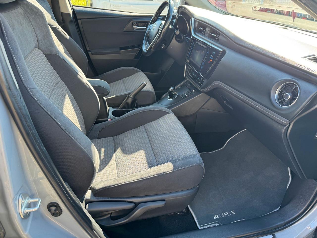 Toyota Auris Touring Sports 1.8 Hybrid Lounge