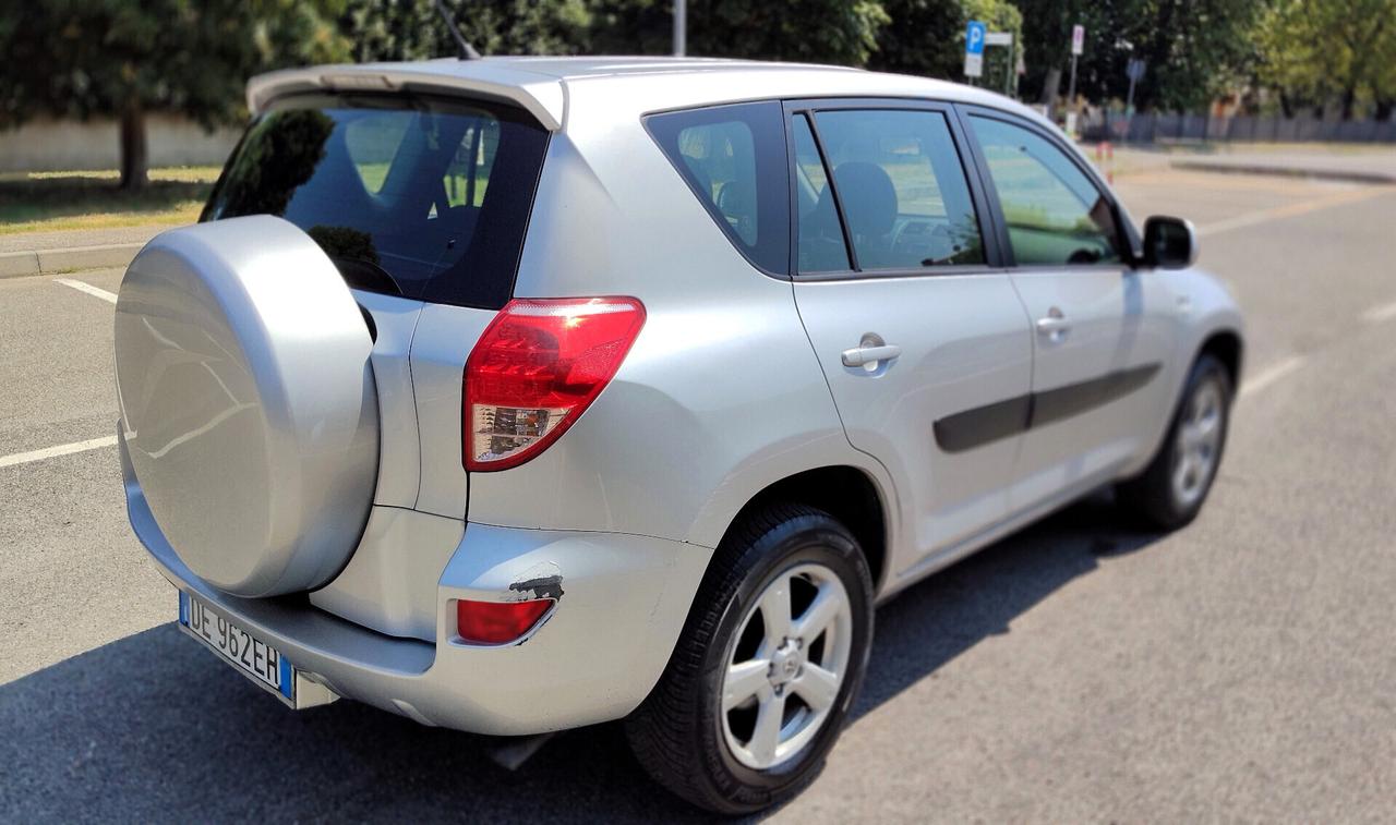 Toyota RAV 4 2.2 D-4D 136 CV Luxury