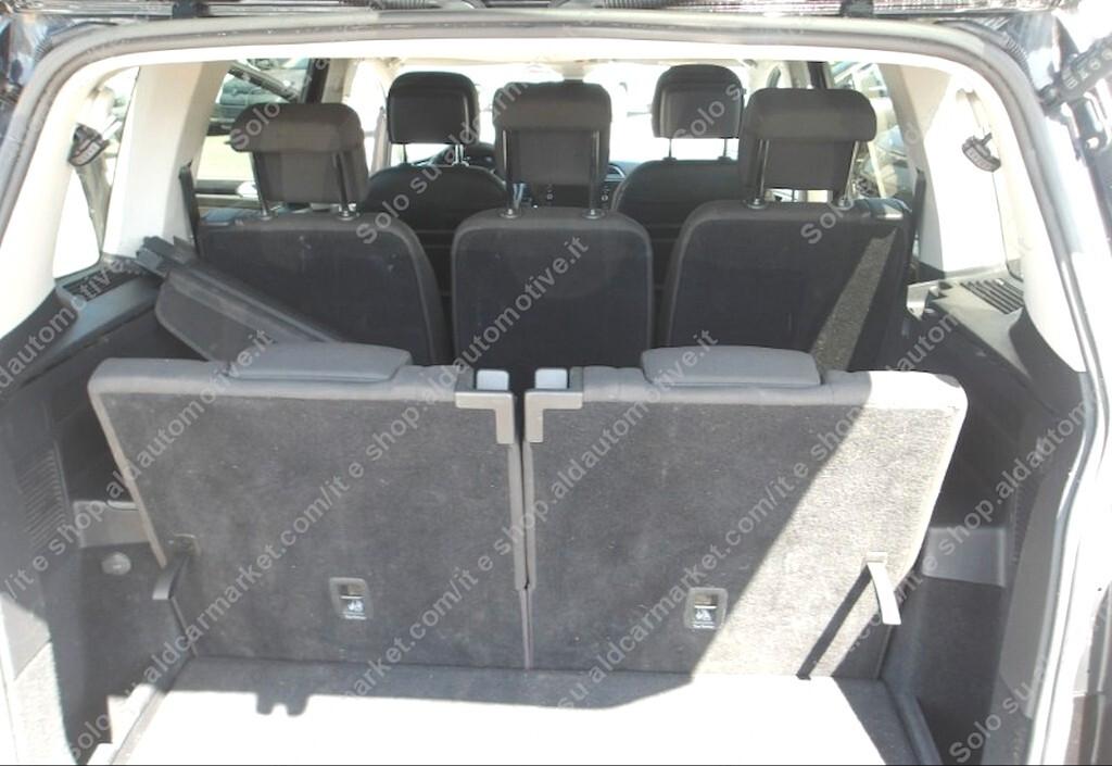 Volkswagen Touran 2.0 TDI 150 CV SCR DSG Executive BlueMotion Tech.7p Nav PDC UNIPRO IVA DEDUC.