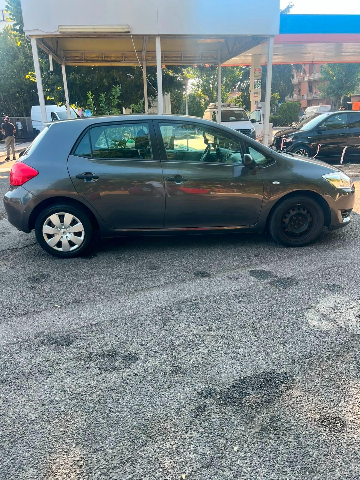 Toyota Auris 1.4 benzina
