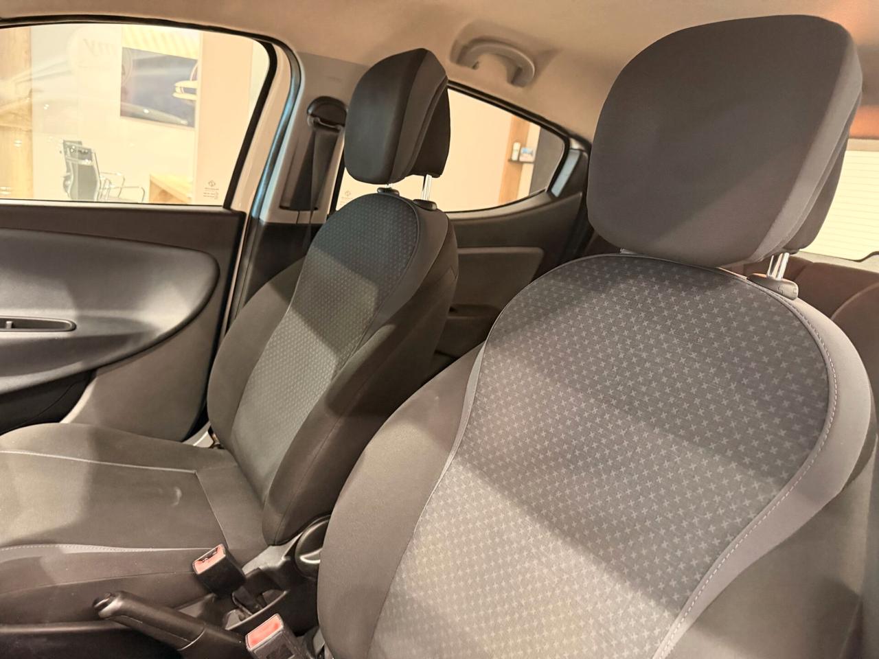 Lancia Ypsilon 1.2 69 CV 5 porte Platinum