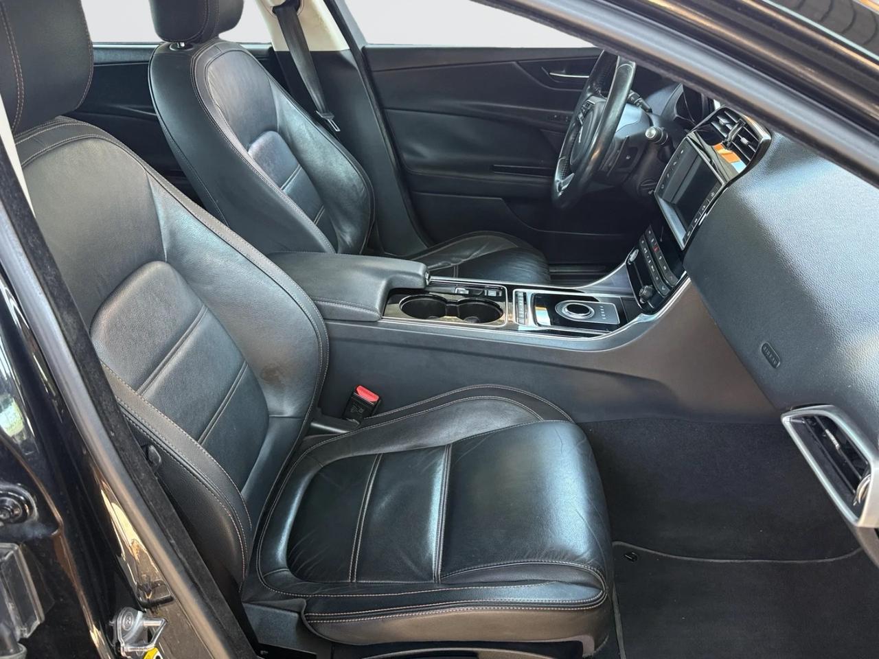 JAGUAR XE*2.0*180 CV*R-LINE*