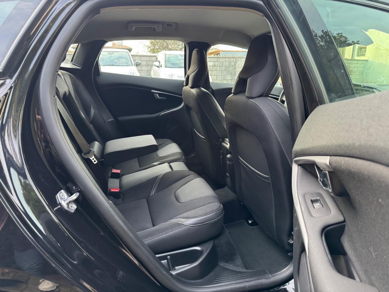 Volvo V40 D2 Geartronic Business Plus