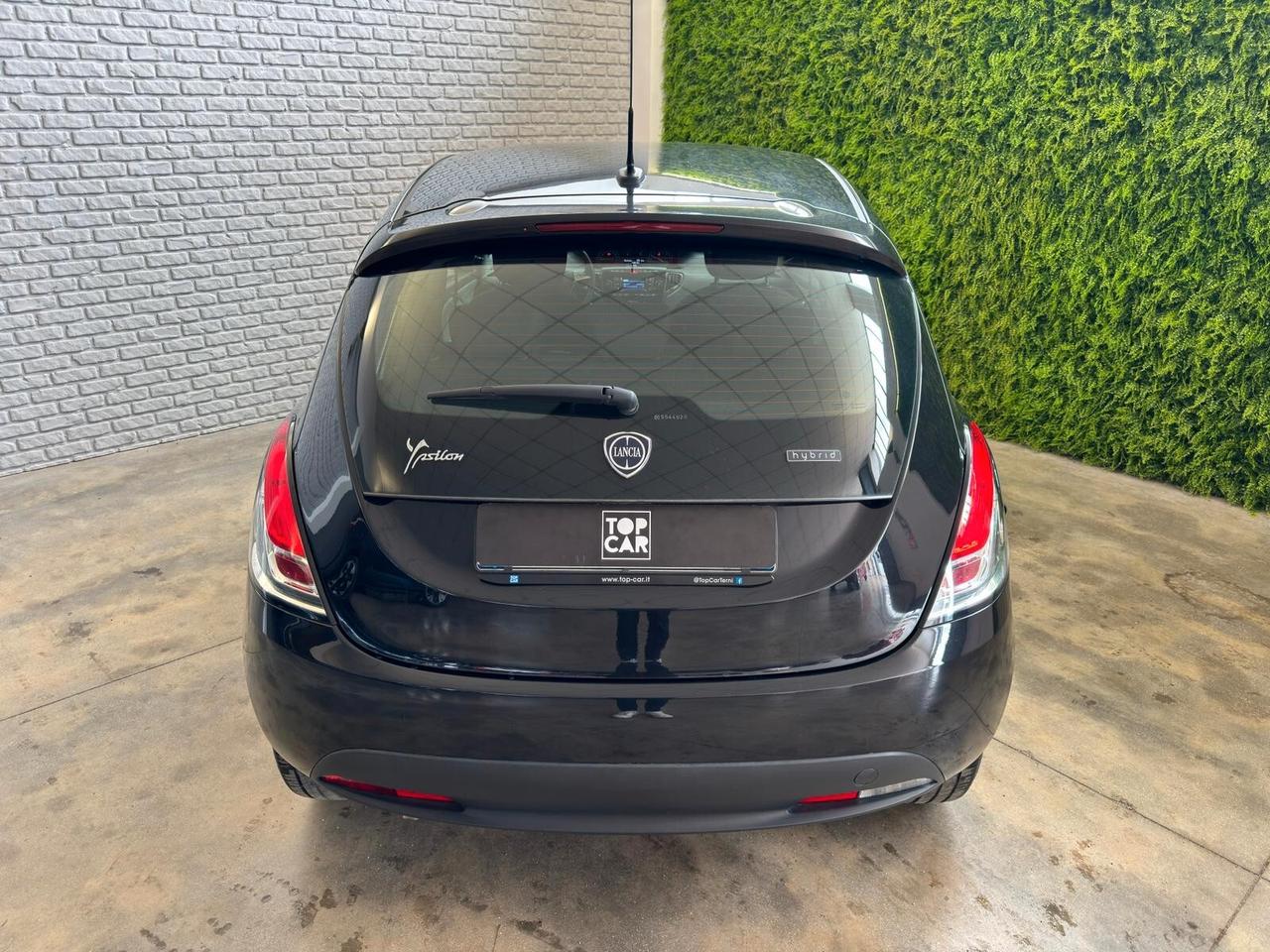 Lancia Ypsilon 1.0 FireFly 5 porte S&S Hybrid Ecochic Silver