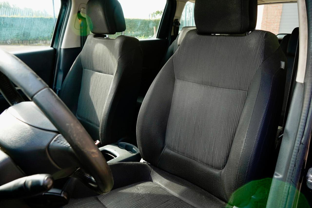 Peugeot 5008 1.6 HDi 110CV Féline