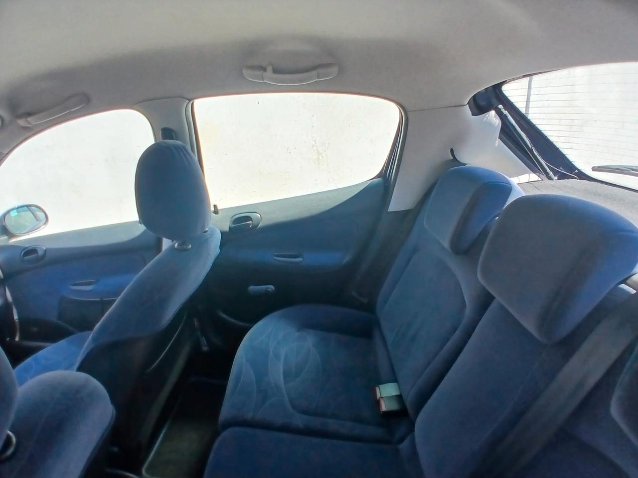 Peugeot 206 1.1 5p. XR