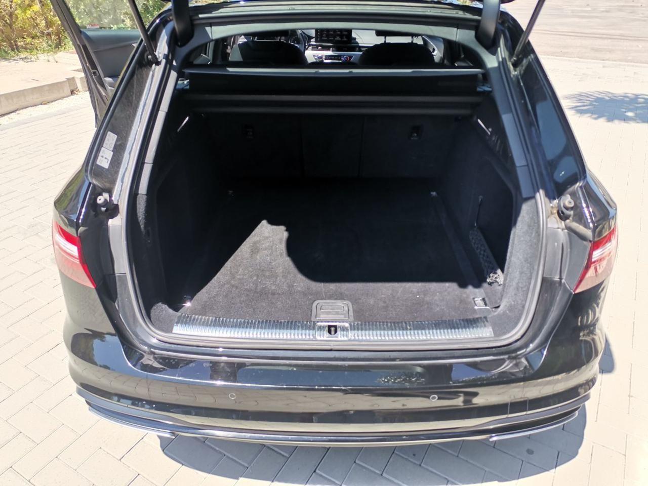 Audi A4 Avant 40 TDI S tronic TOTAL BLACK