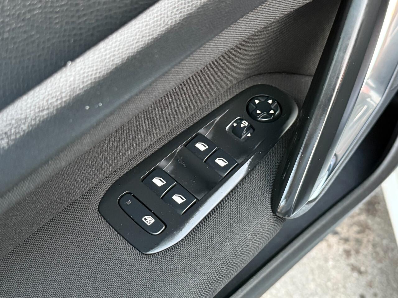 Peugeot 308 1.5 BlueHDi 100 SW NAVI CARPLAY – 2019