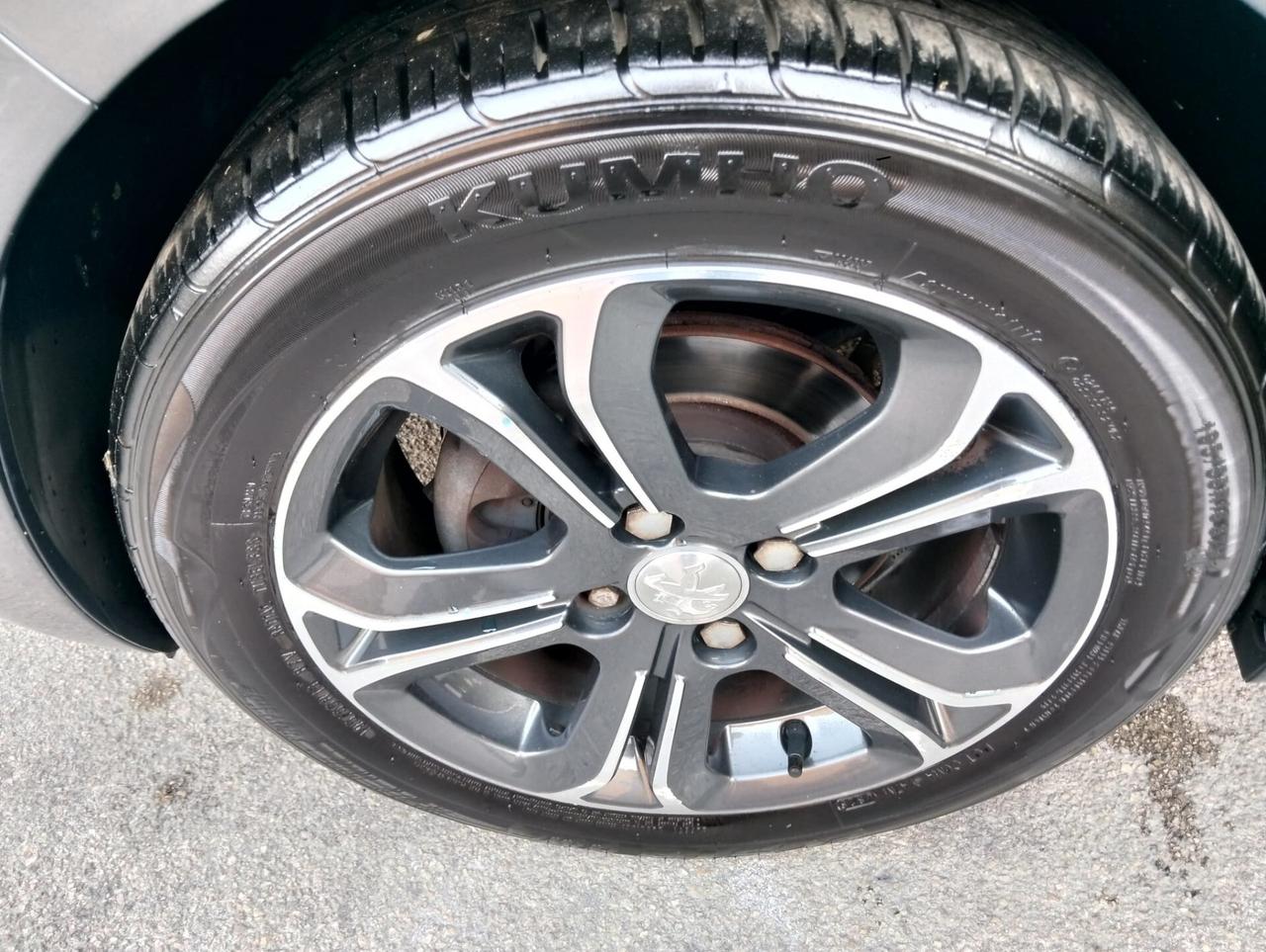 Peugeot 208 1.4 HDi 68 CV 5 porte Allure 2015
