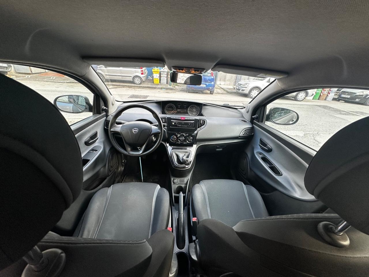 Lancia Ypsilon 1.2 69 CV 5 porte Silver
