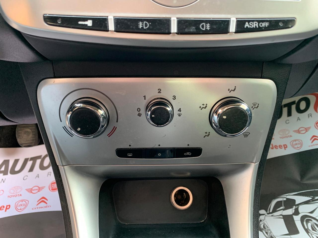 Lancia Delta 1.6 MJT DPF 105 CV Silver