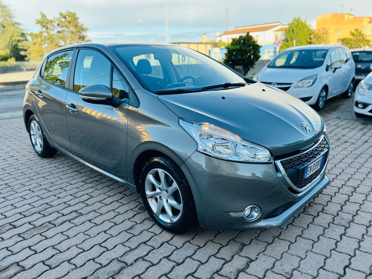 Peugeot 208 1.4 HDi 68 CV 5 porte Allure