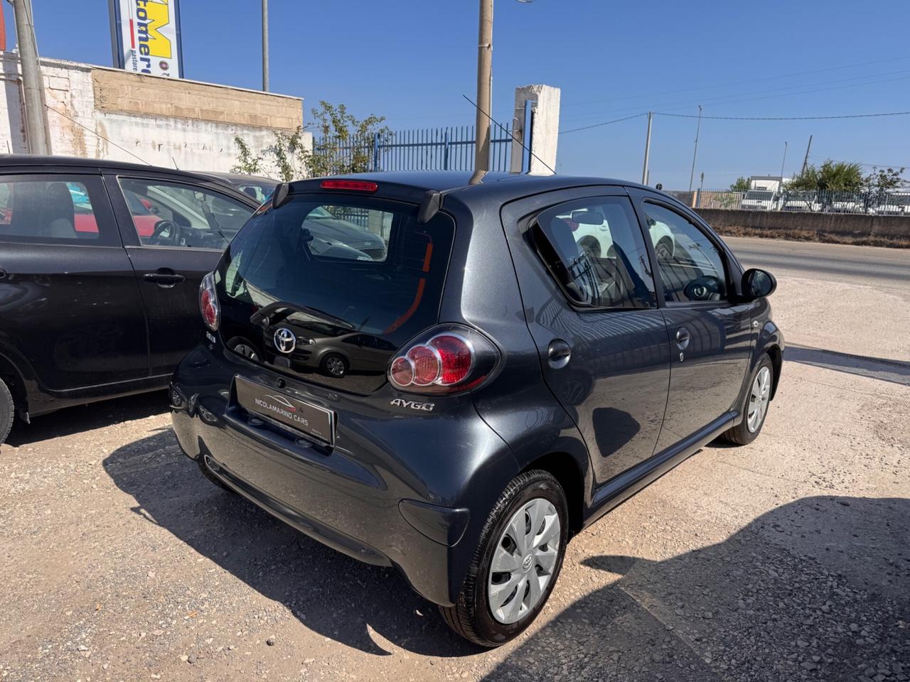 Toyota Aygo 1.0 VVT-i 5 porte “NAVI-LED”