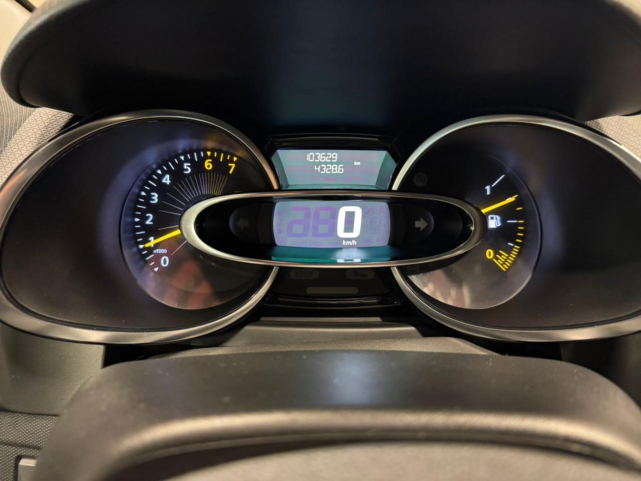 Renault Clio 1.2 75 CV 5 porte Duel