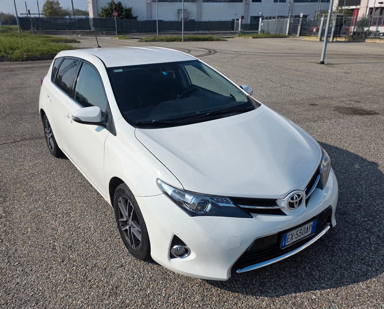 Toyota Auris 1.4 D-4D Lounge
