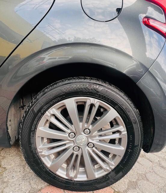 Peugeot 208 PureTech 82 5 porte Allure