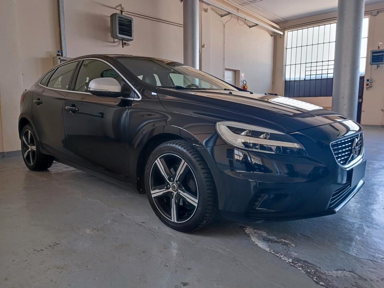 Volvo V40 D2 R-design