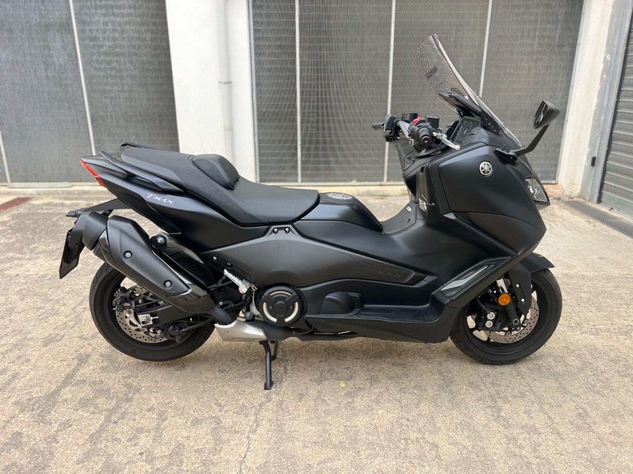 YAMAHA T-MAX 560