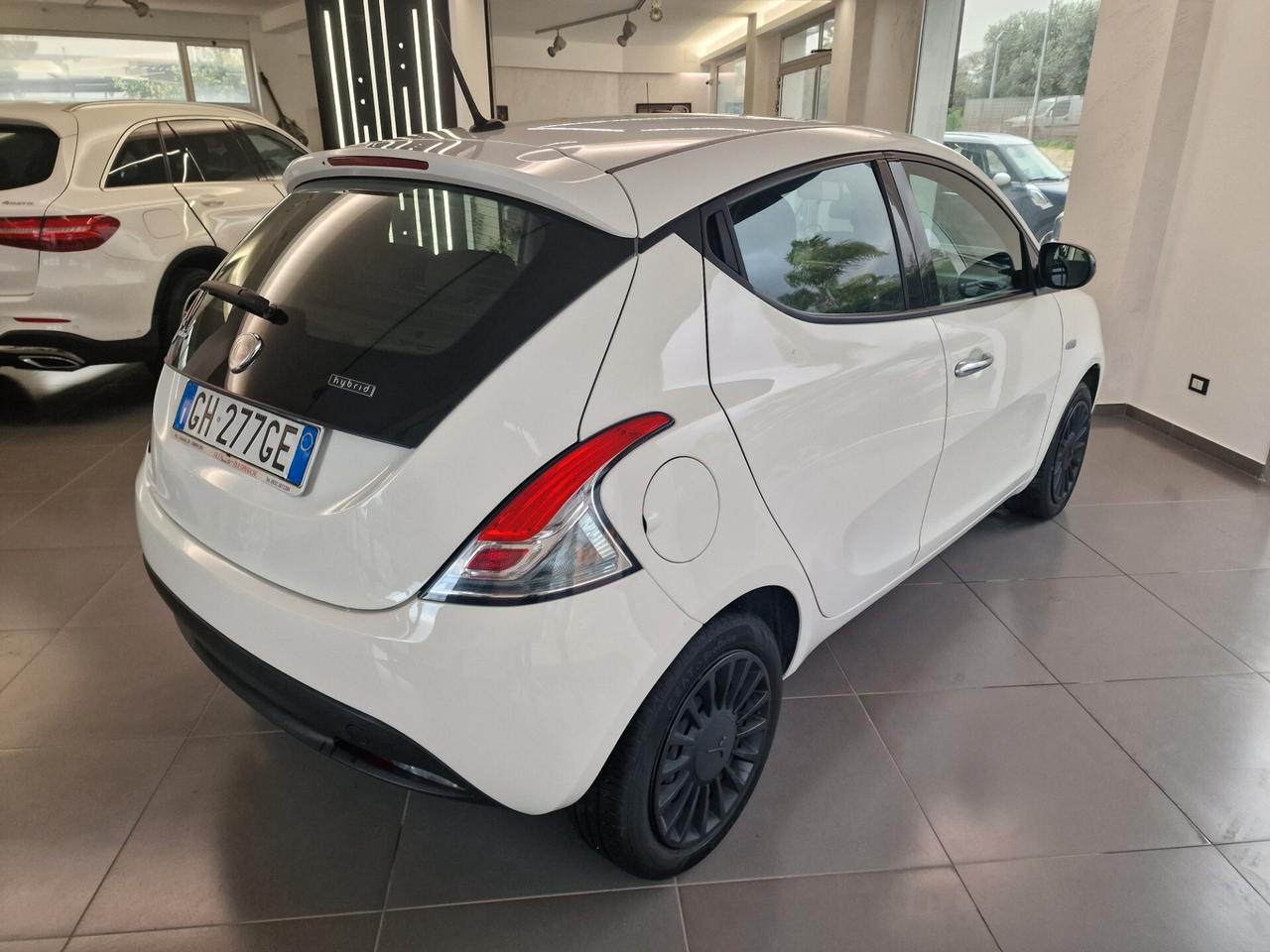 Lancia Ypsilon 1.0 FireFly 5 porte S&S Hybrid Ecochic A. Ferretti