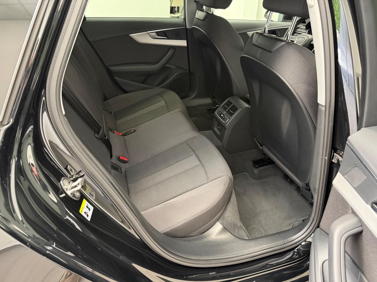 Audi A4 Avant 40 TDI S tronic line edition