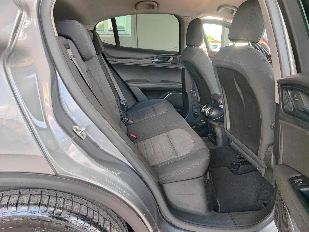 Alfa Romeo Stelvio 2.2 Turbodiesel 160 CV AT8 RWD Sport-Tech