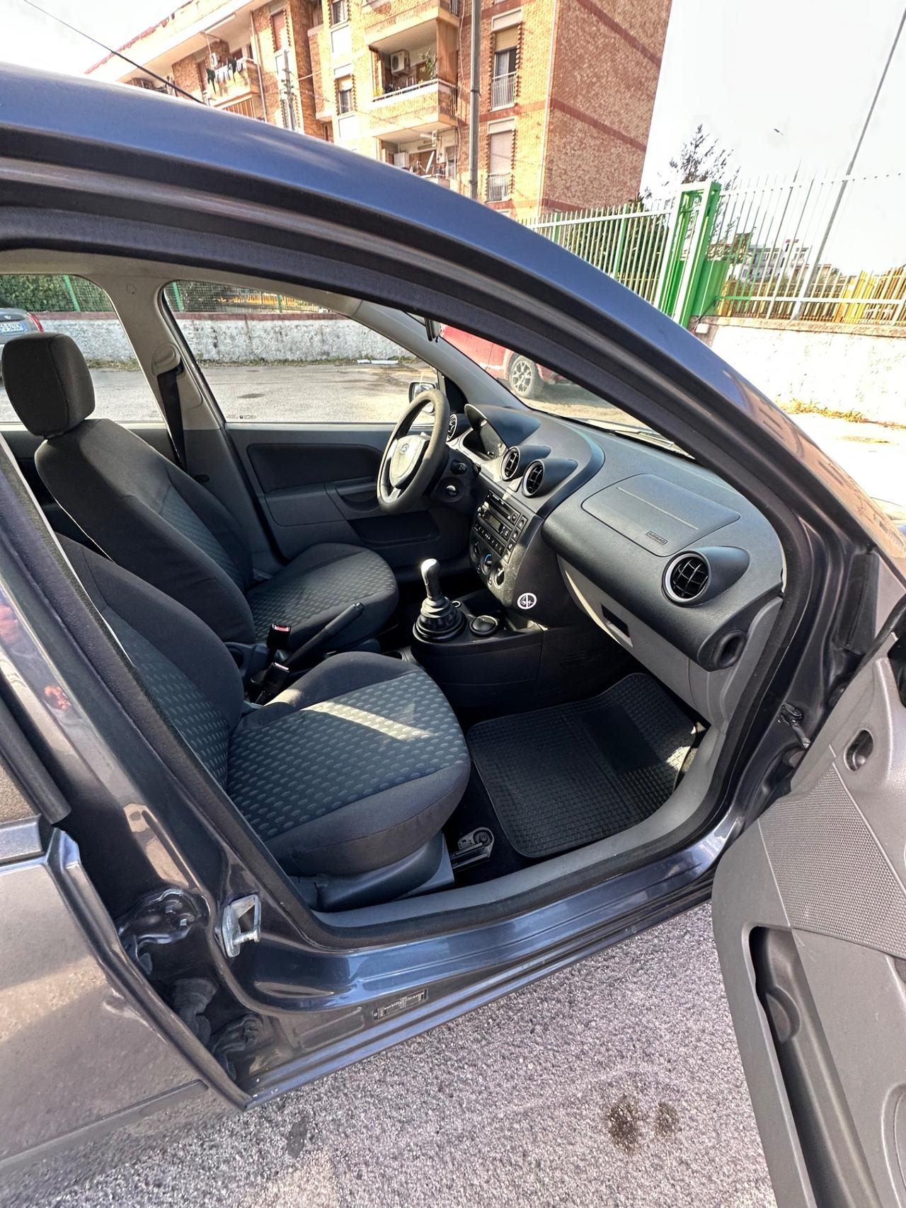 Ford Fiesta 1.2 16V 5p. Ghia