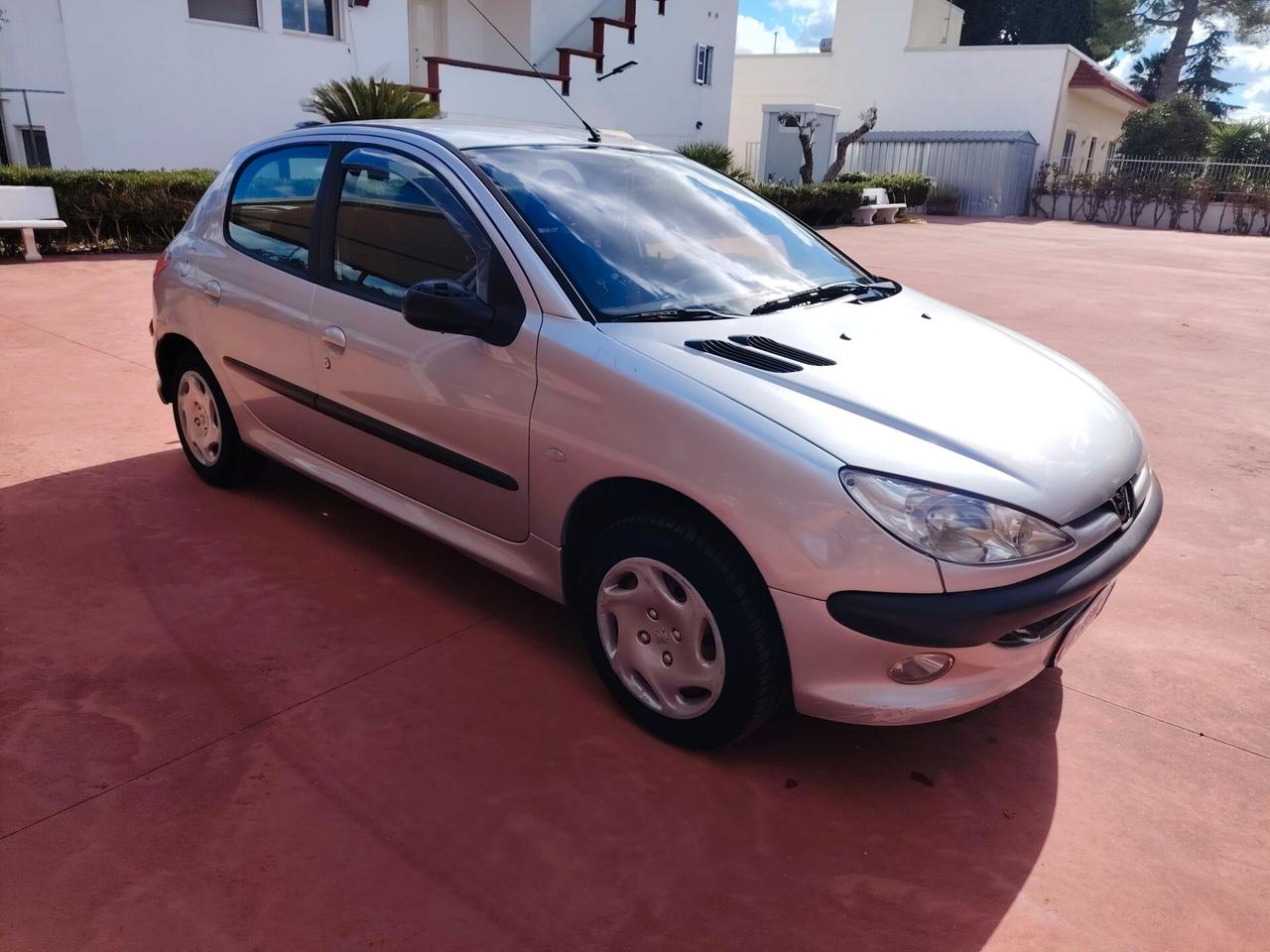 Peugeot 206 1.4 hdi 5 porte + gancio