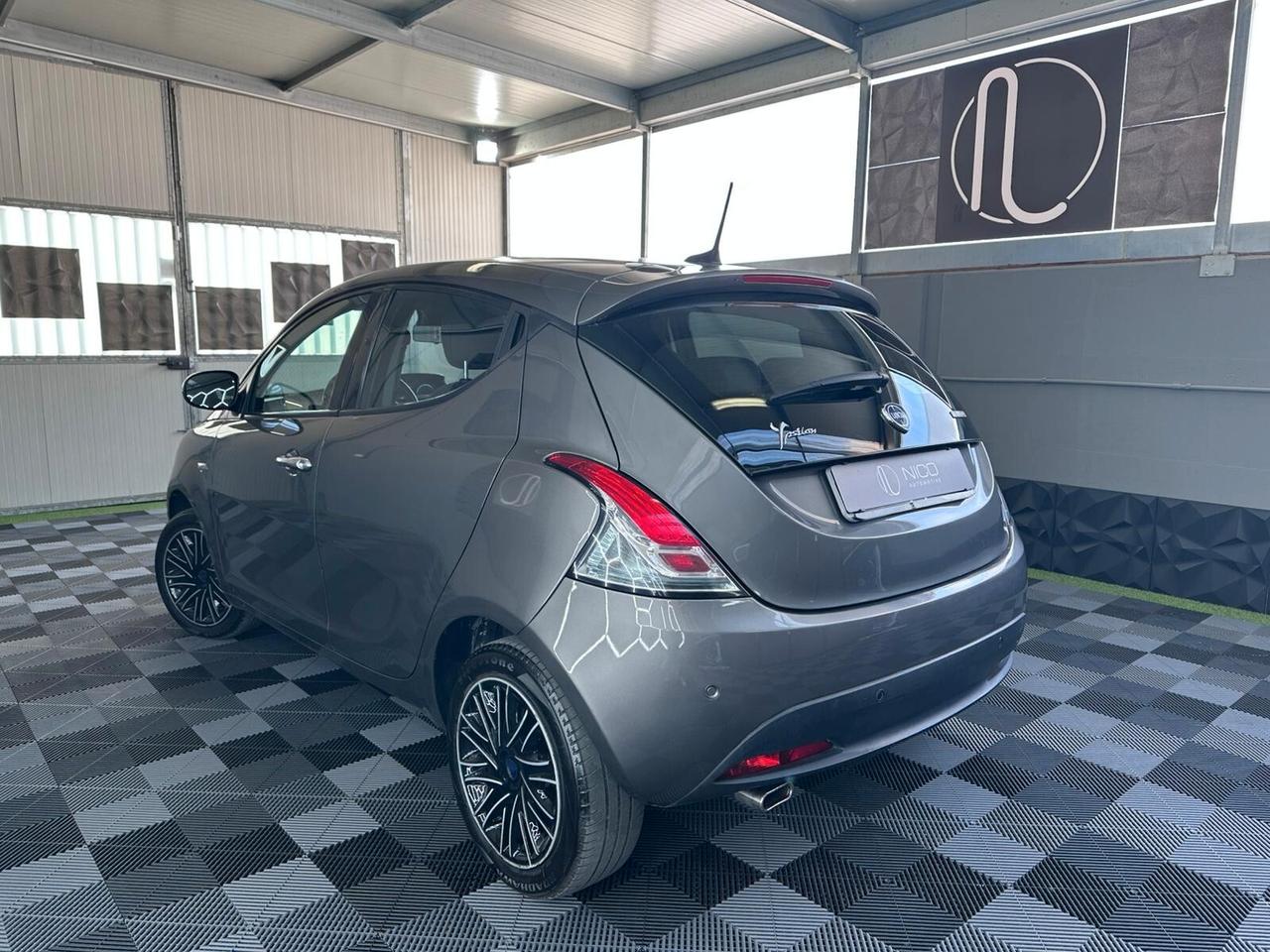 Lancia Ypsilon 1.0 FireFly 5 porte S&S Hybrid Alberta Ferretti