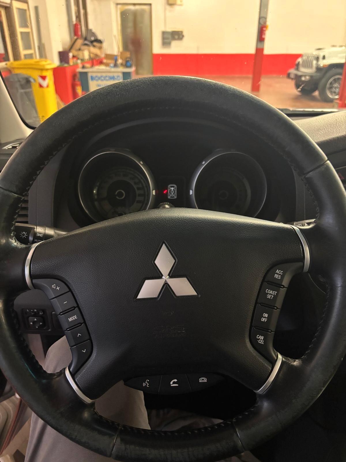 Mitsubishi Pajero 3.2 DI-D 16V aut. 3p. Instyle DPF