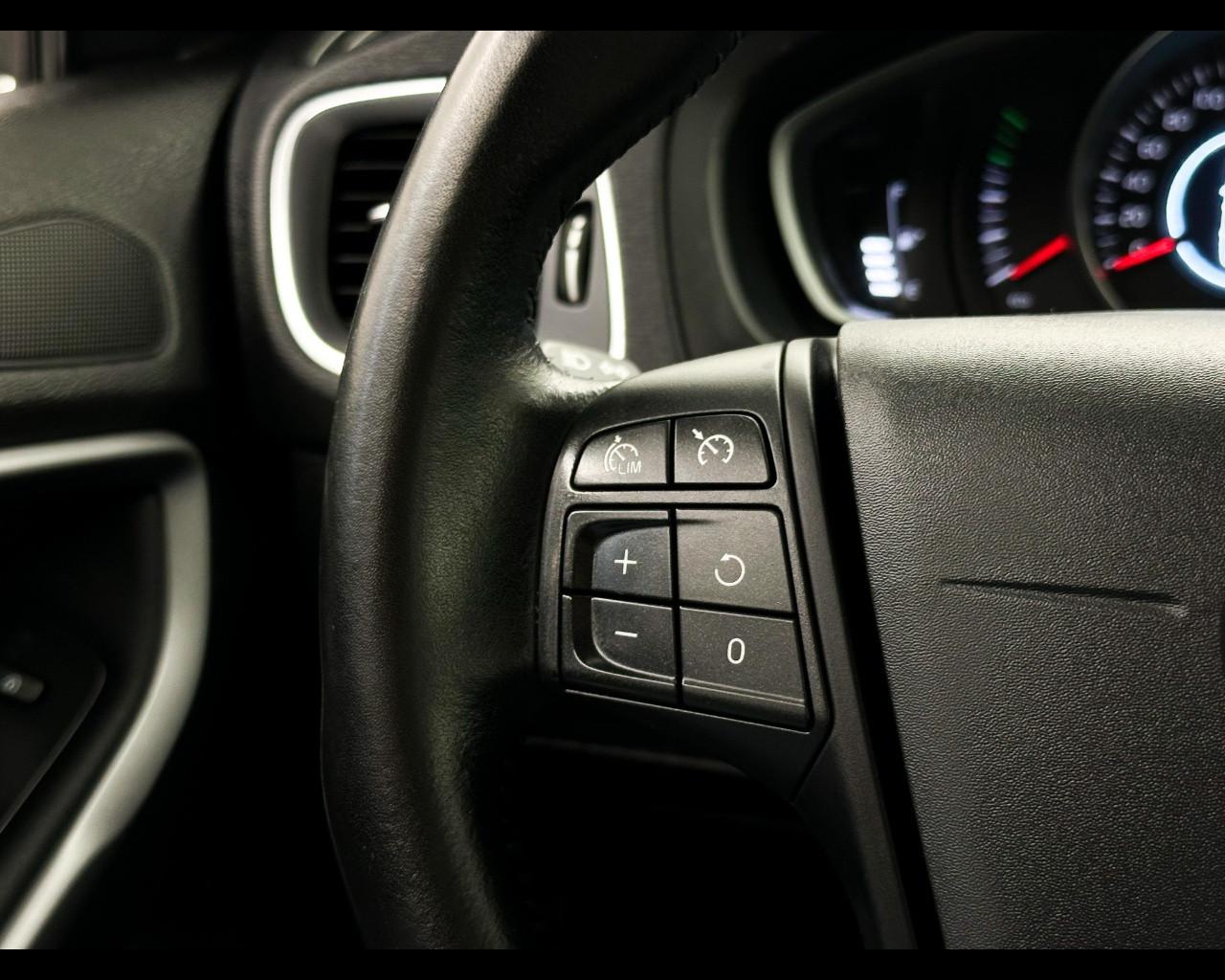 VOLVO V40 Cross Country D2 Business