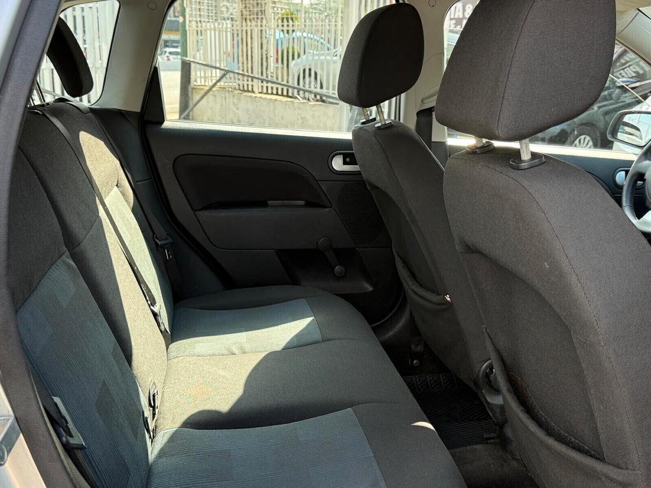 FORD FIESTA 1.4 TDCi 5p. GHIA 70CV