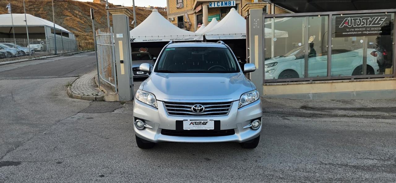 Toyota RAV 4 2.2 D-4D 150 CV Lounge (4x4)