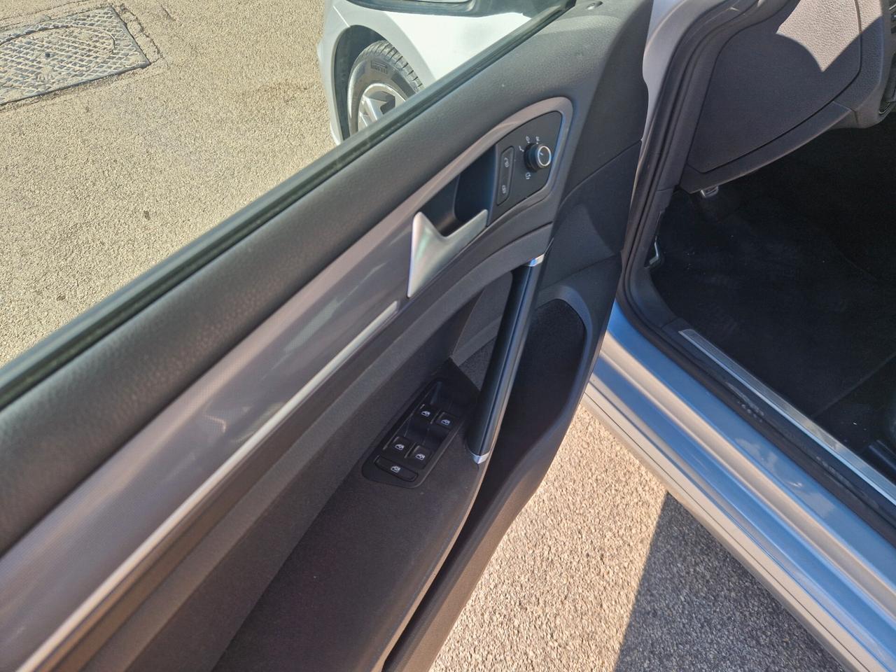 Volkswagen Golf 1.6 TDI 110 CV 5p. Sport R-LINE