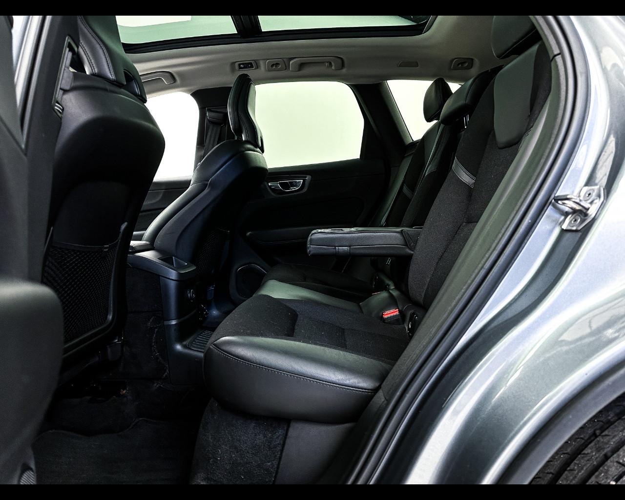 VOLVO XC60 (2017-->) - XC60 T6 Recharge Plug-in Hybrid AWD Inscrip