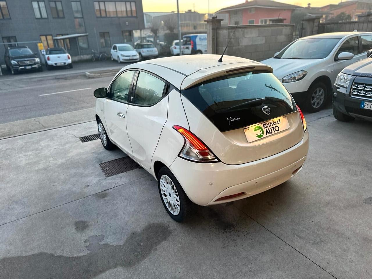 Lancia Ypsilon 1.2 69 CV 5 porte Silver