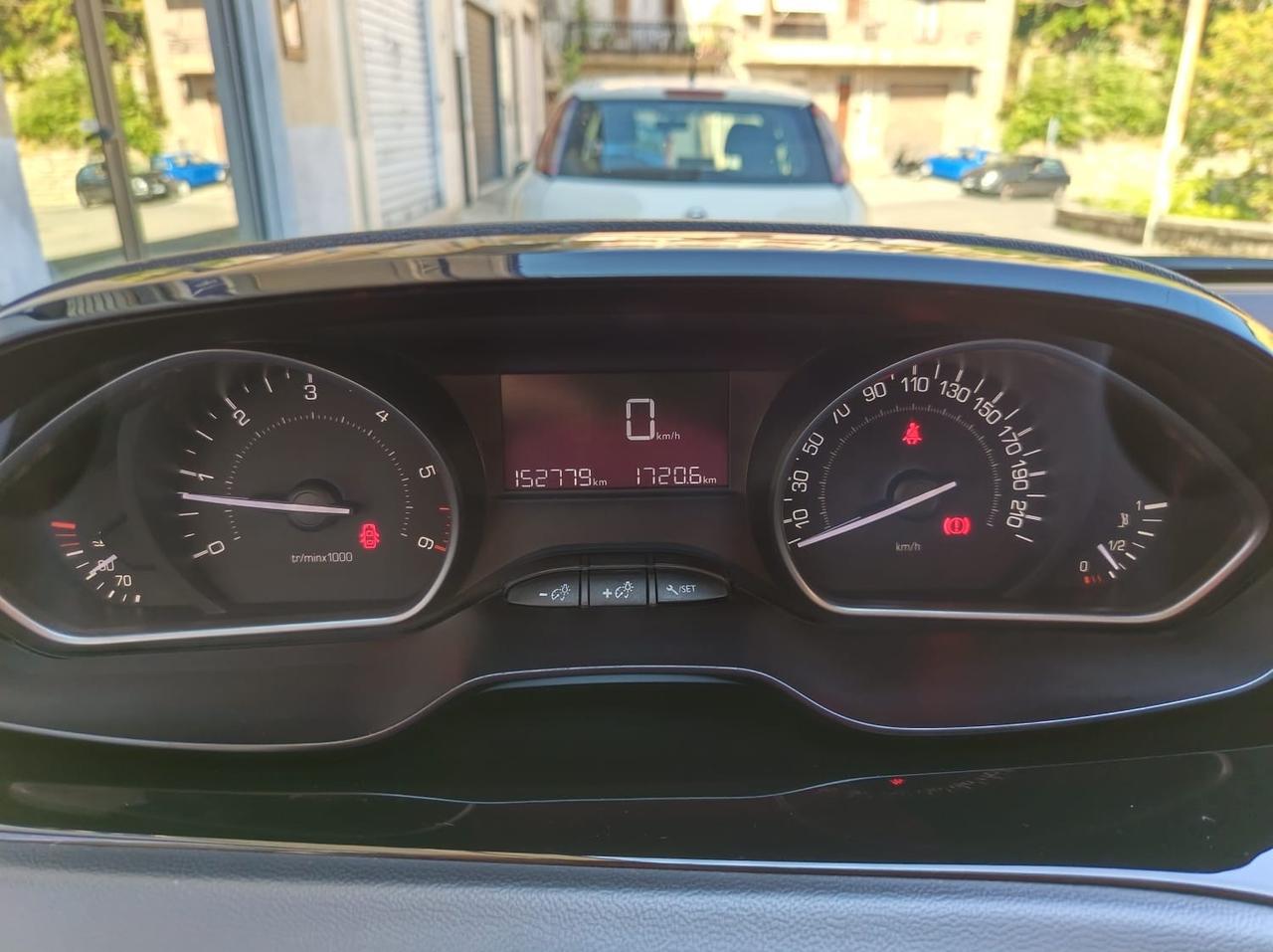 Peugeot 208 BlueHDi 75 5 porte Allure