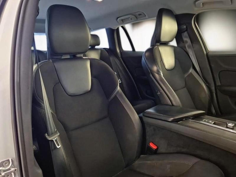 VOLVO V60 B4 D autom. Momentum Business WAGON