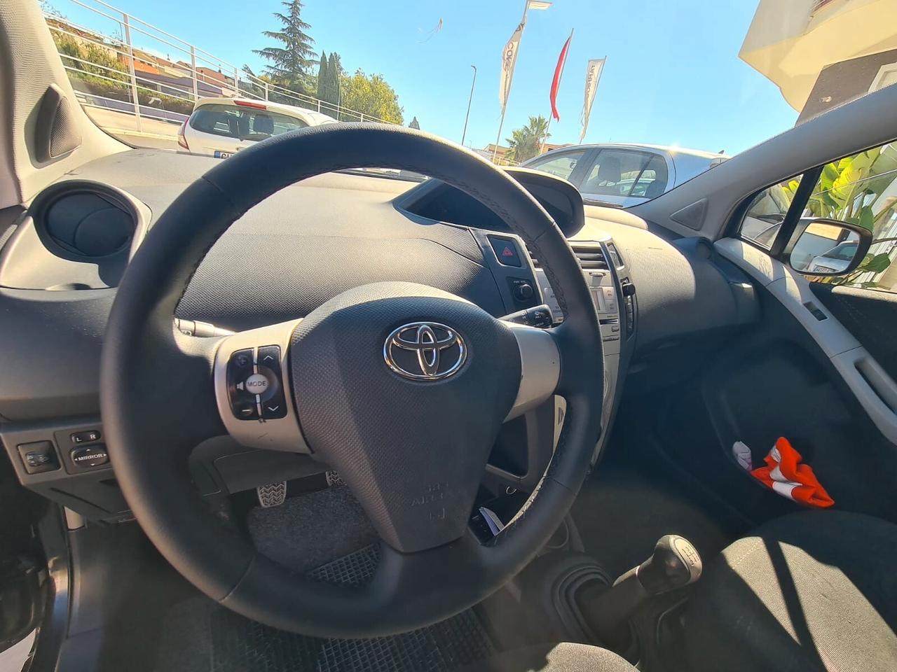Toyota Yaris 1.0 5 porte Sol