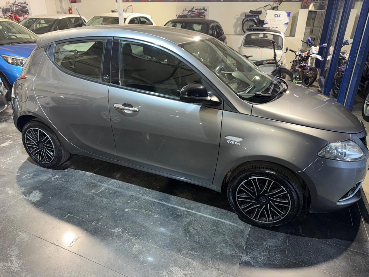 Lancia Ypsilon 1.0 FireFly 5 porte S&S Hybrid Ecochic Gold