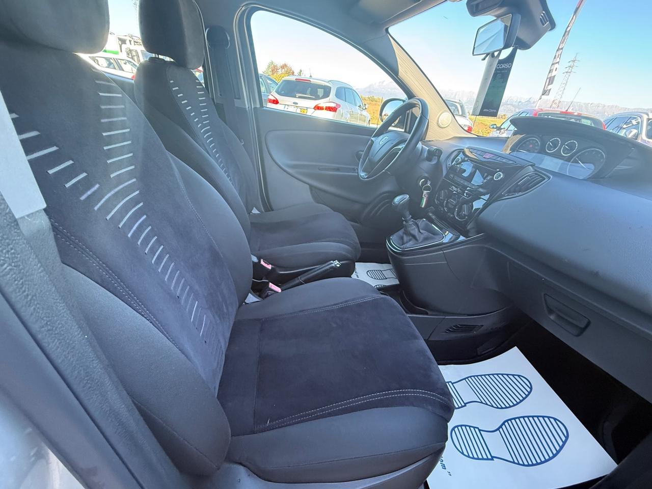 Lancia Ypsilon 0.9 TwinAir 85 CV 5 porte S&S DFN Platinum