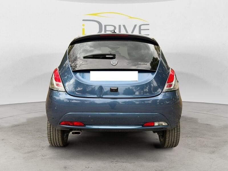 Lancia Ypsilon 1.0 FireFly Hybrid GOLD.