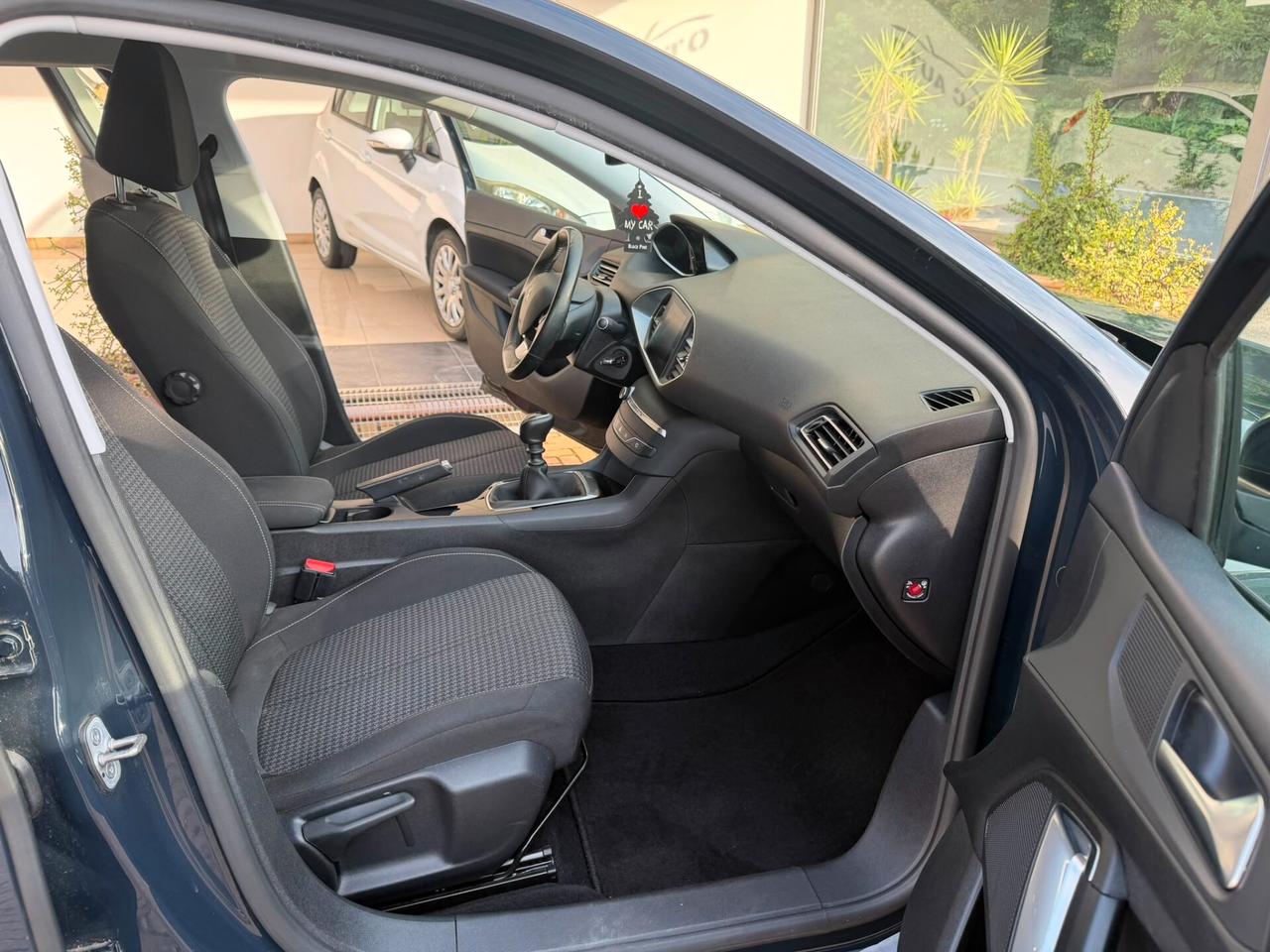 Peugeot 308 BlueHDi 100 S&S SW Business