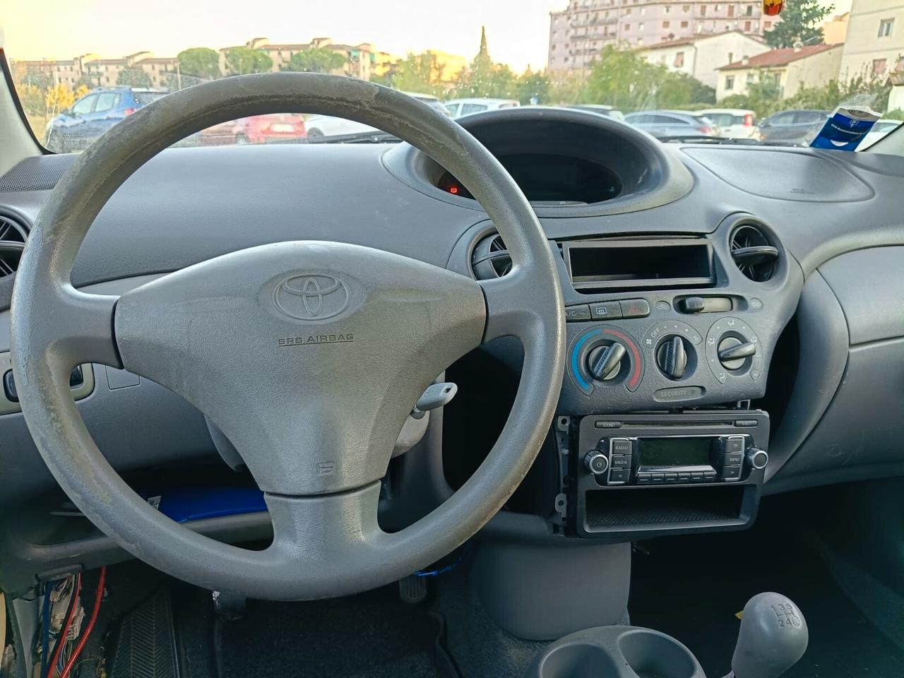 Toyota Yaris 1.0 benzina