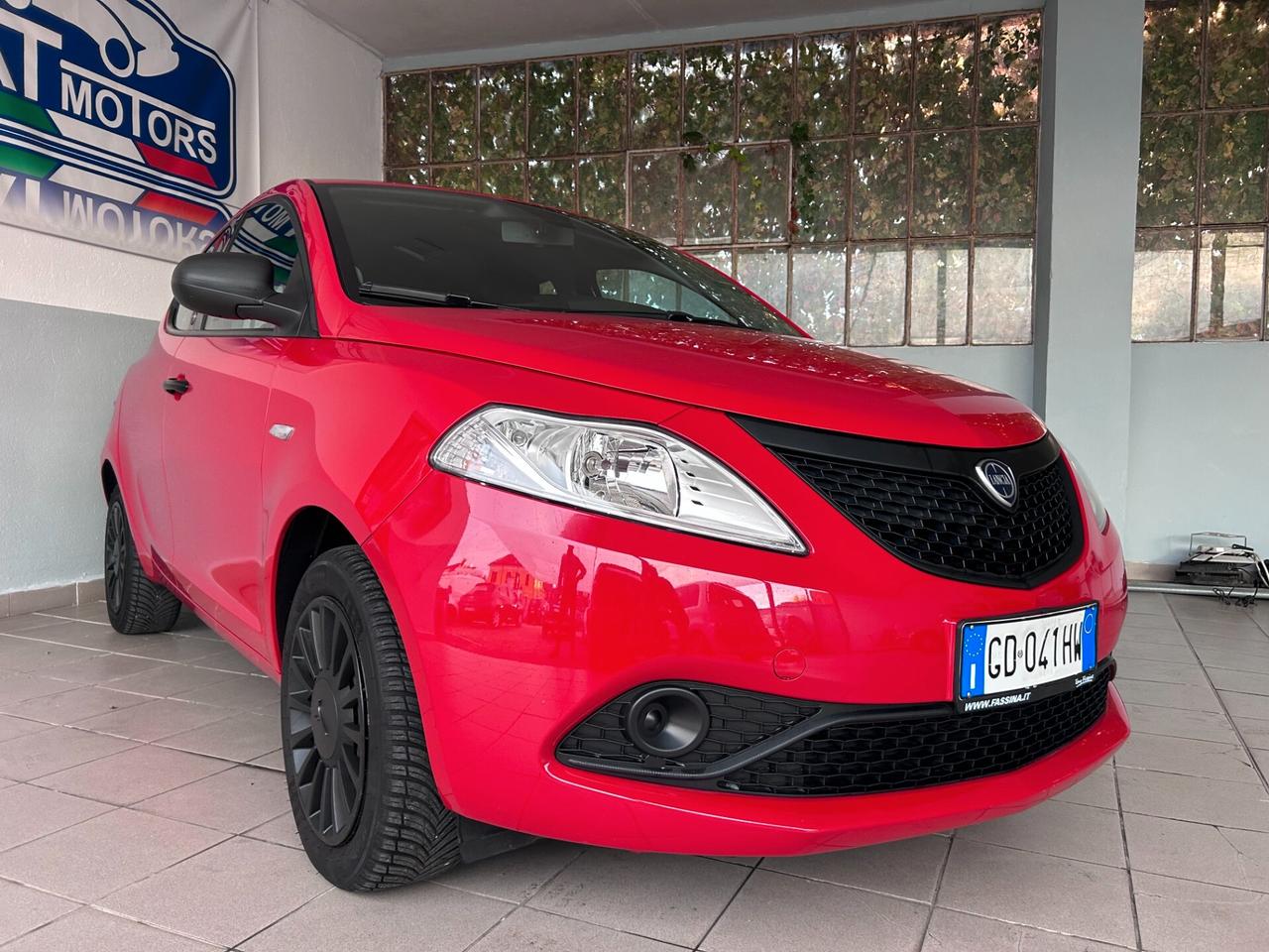 Lancia Ypsilon 1.0 FireFly 5 porte S&S Hybrid Ecochic Silver