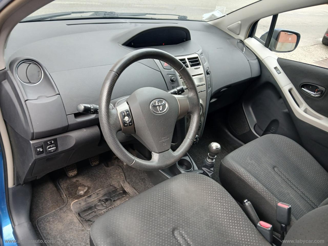 TOYOTA Yaris 1.3 5p. Sol
