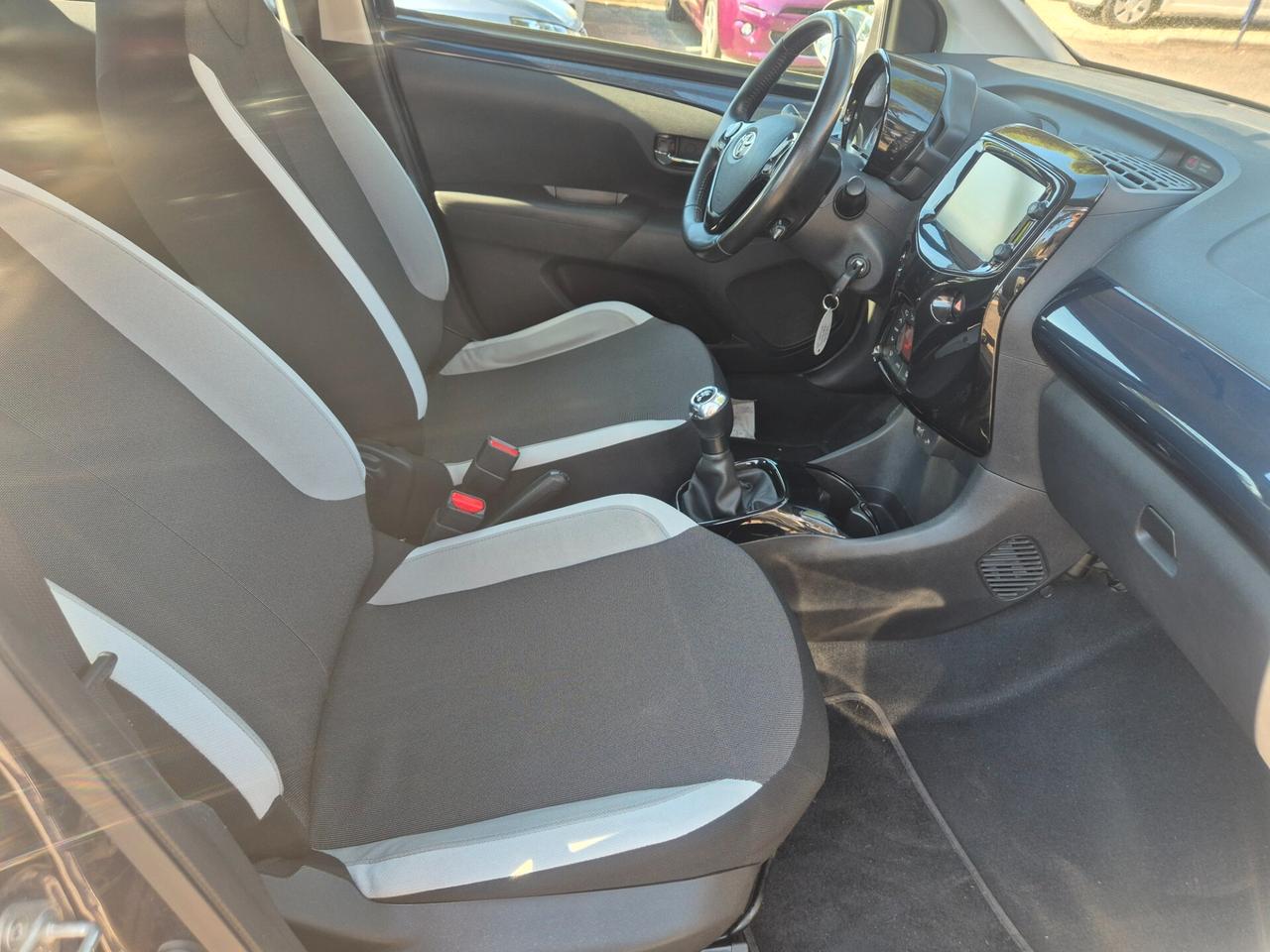 Toyota Aygo 1.0 VVT-i 69 CV 5 porte x-cool TSS MMT