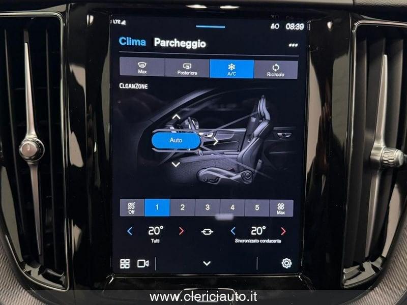 Volvo XC60 B4 (d) automatico Plus Dark - KM0