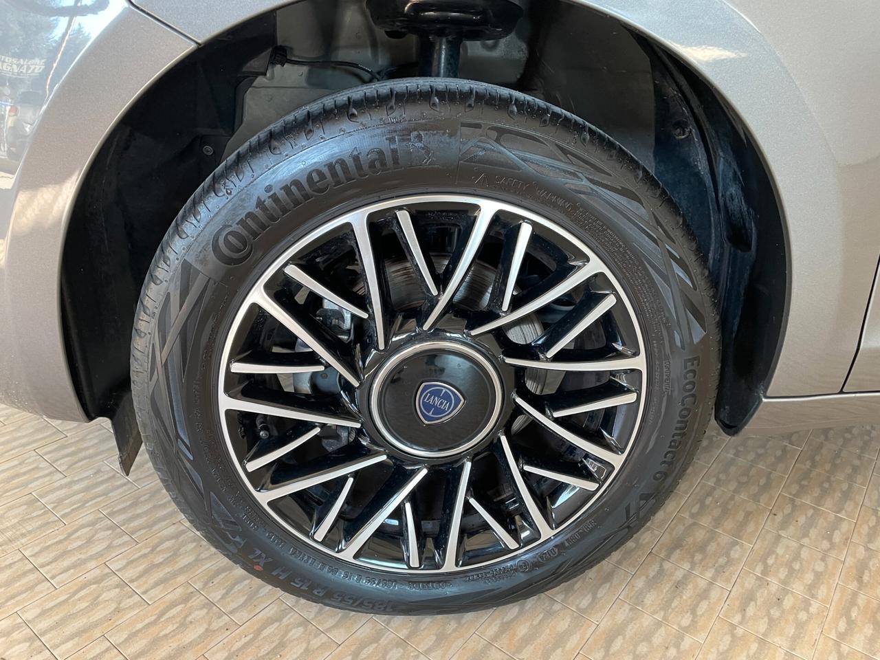 Lancia Ypsilon 1.0 FireFly 5 porte Hybrid Platino